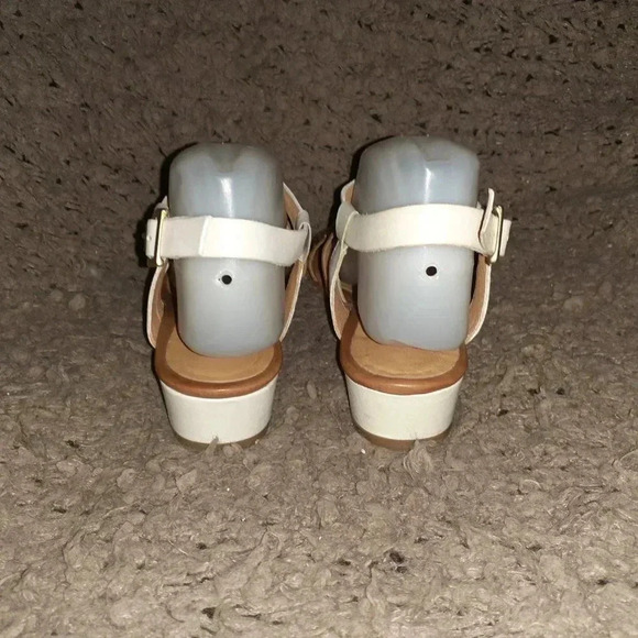 ZINDA-Tan/White Leather w/Bronze & Copper Studs-Buckle Sandals-Sz 37-Excellent - Picture 5 of 7
